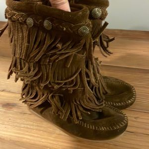 Toddler girl Minnetonka fringe boots - brown size 10t